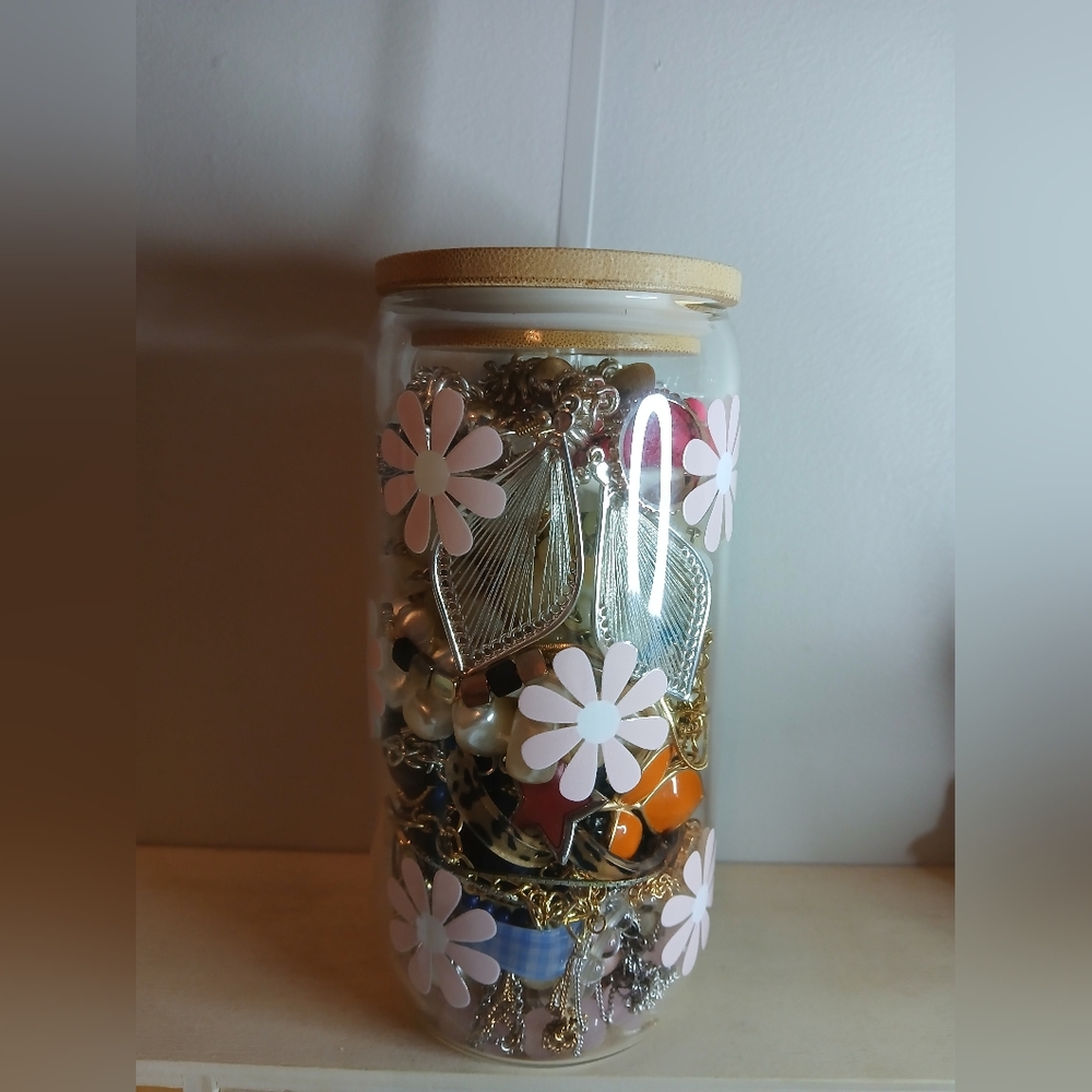 Feminine Era Jewelry Cup